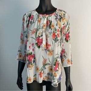 ⚪️ Coco Y Club Floral Blouse with Button Detail